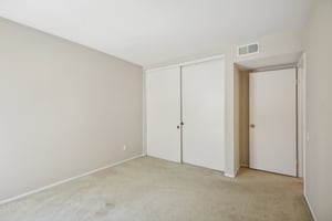 Manning Ave 1-028.jpg