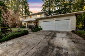 12201 SE 65th Pl HDR Bellevue-3 day to dusk.jpeg