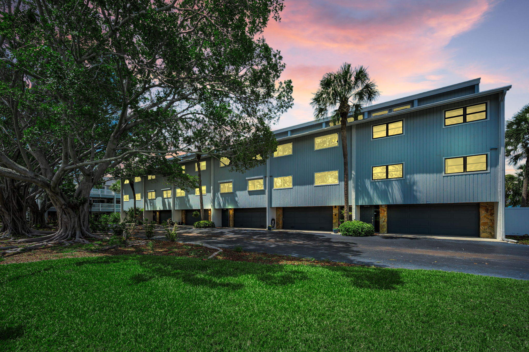 Front Exterior4