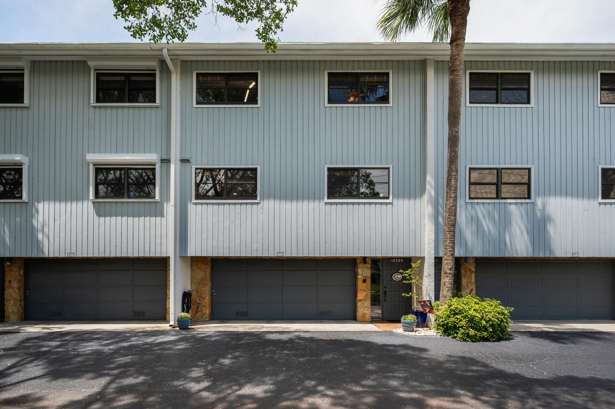 Front Exterior8