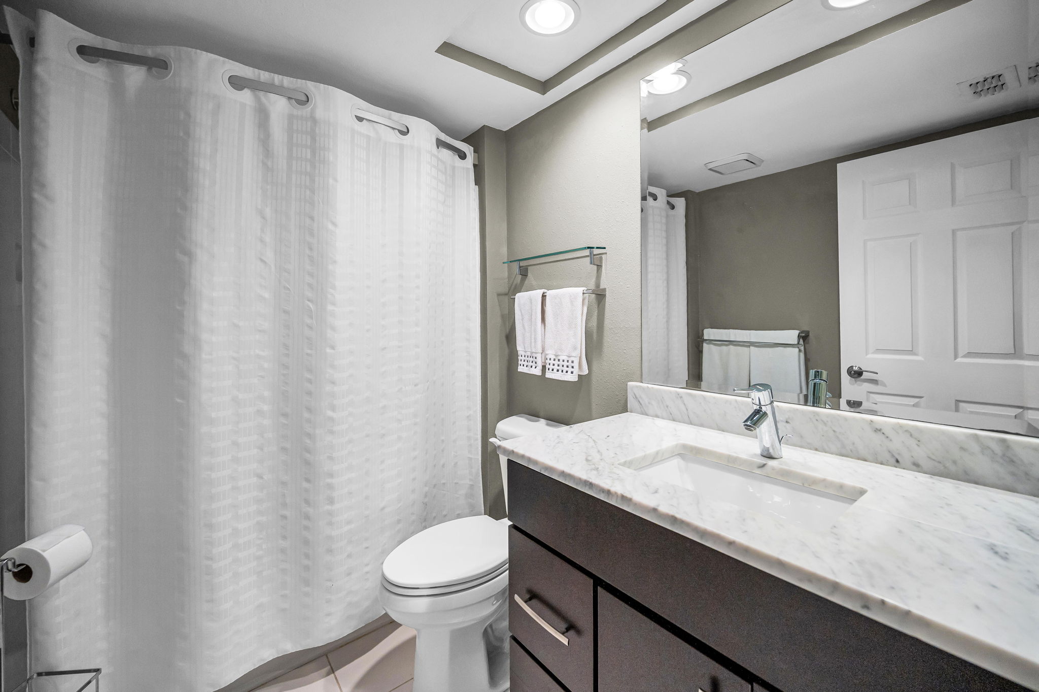 Upper Level Bathroom2