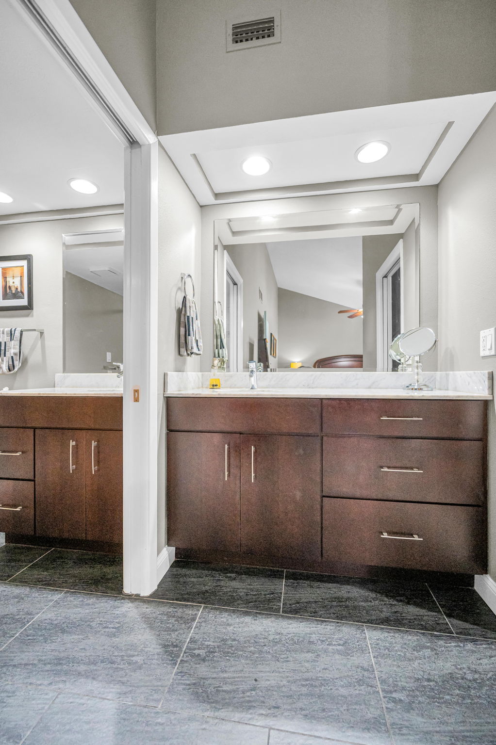 Upper Level Primary Bathroom1b