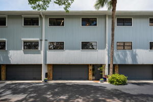 Front Exterior8