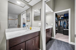 Upper Level Primary Bathroom1e