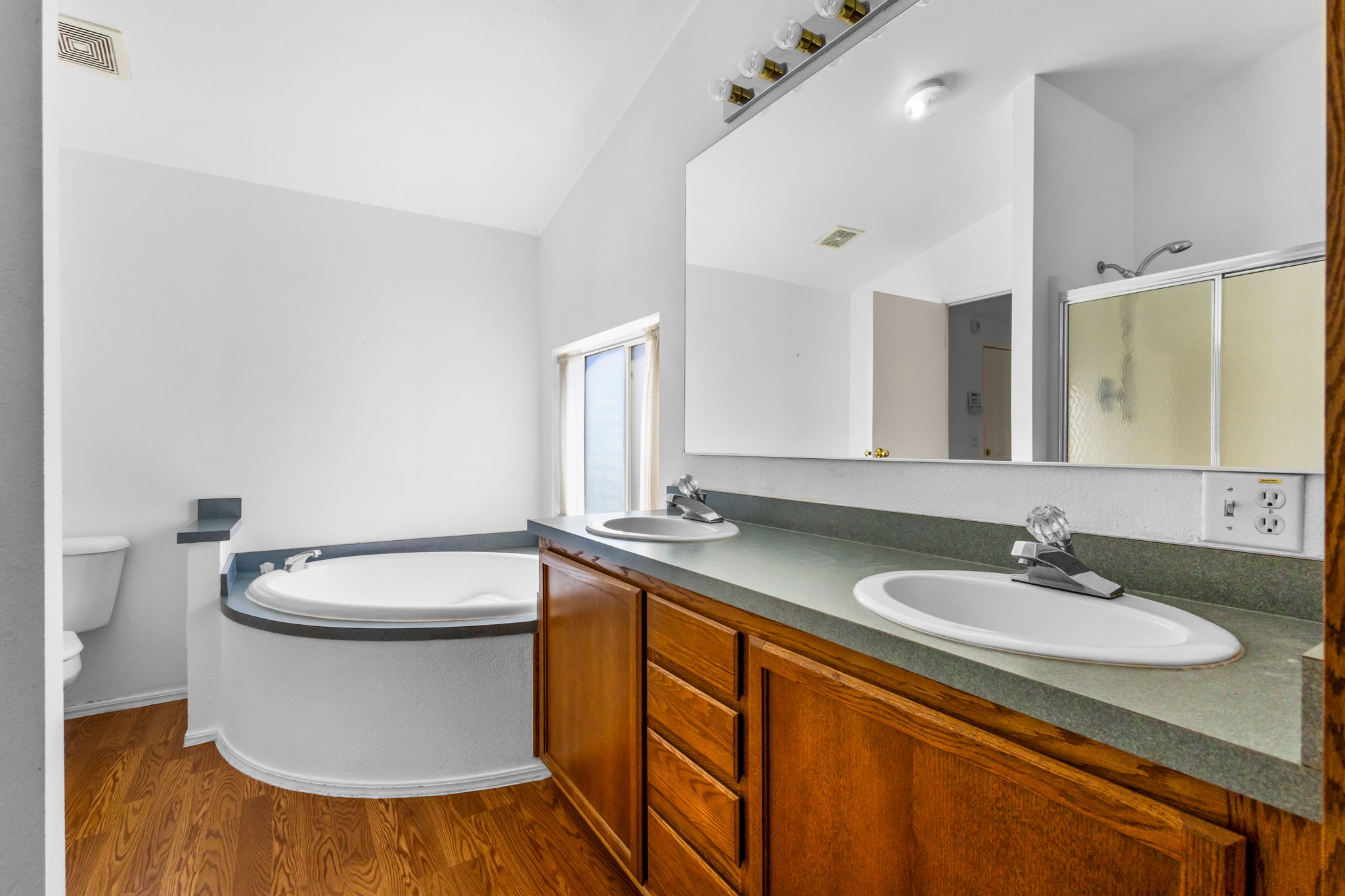 1221 47th Ave 13