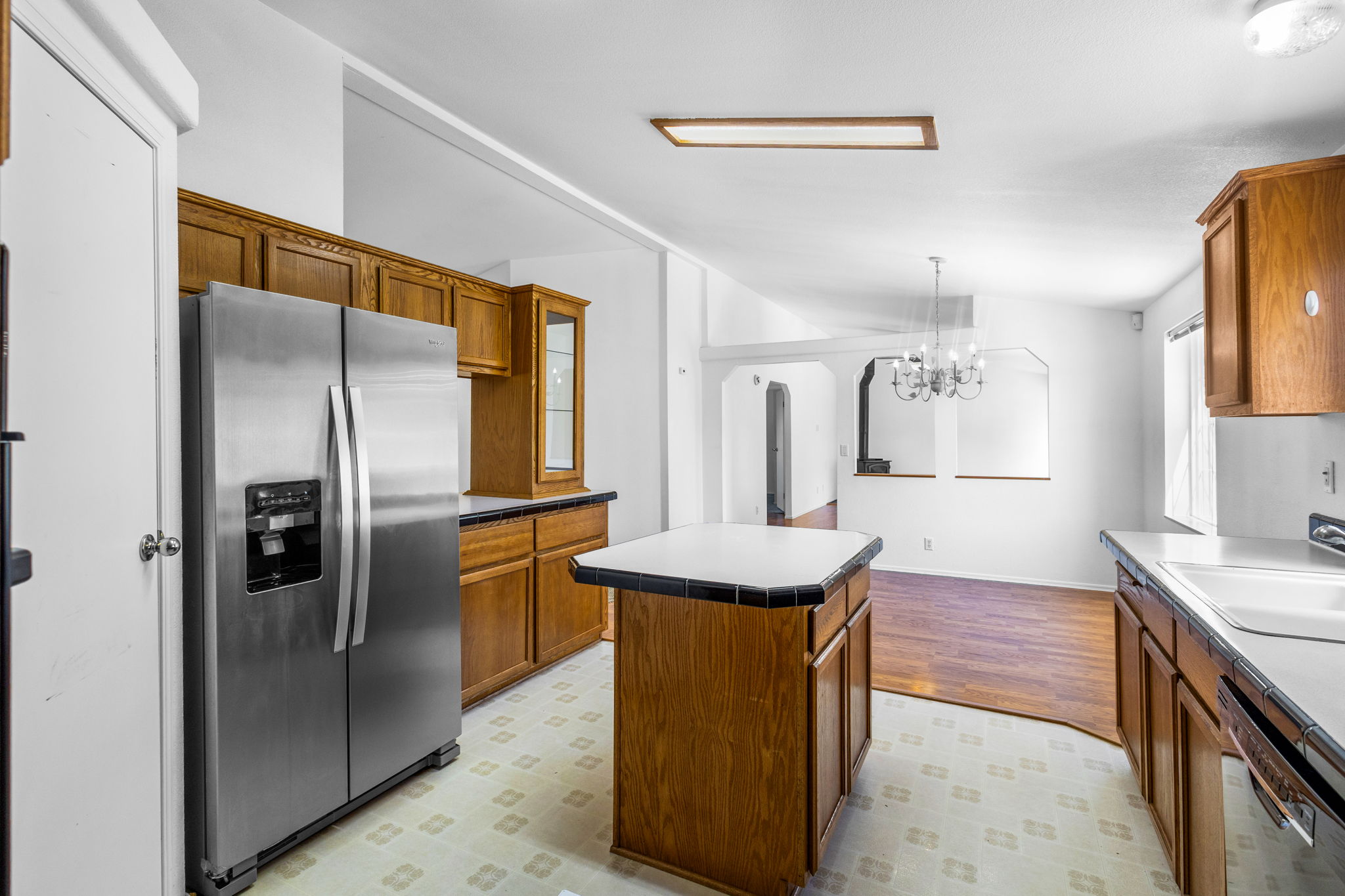 1221 47th Ave 16