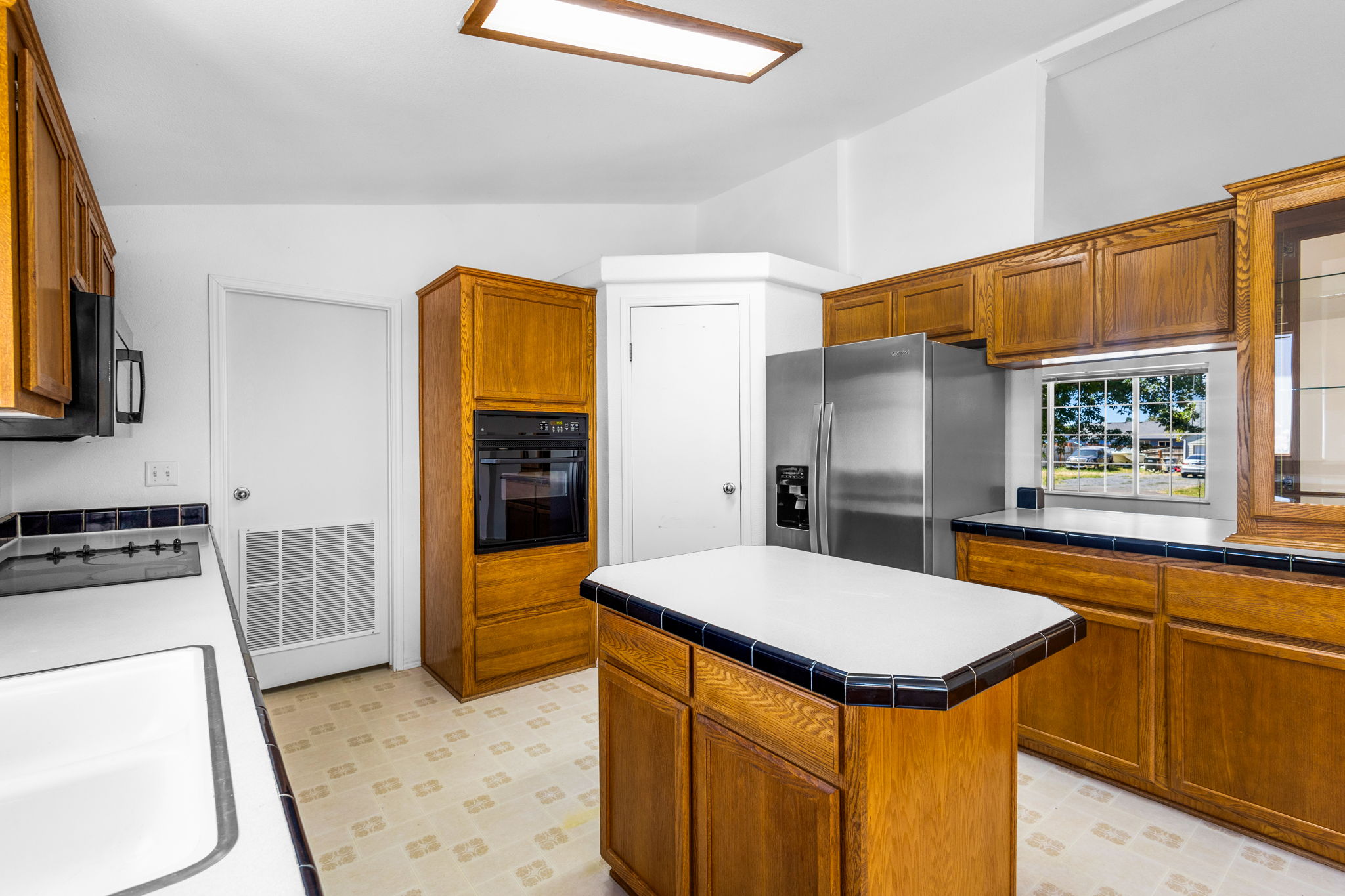 1221 47th Ave 18