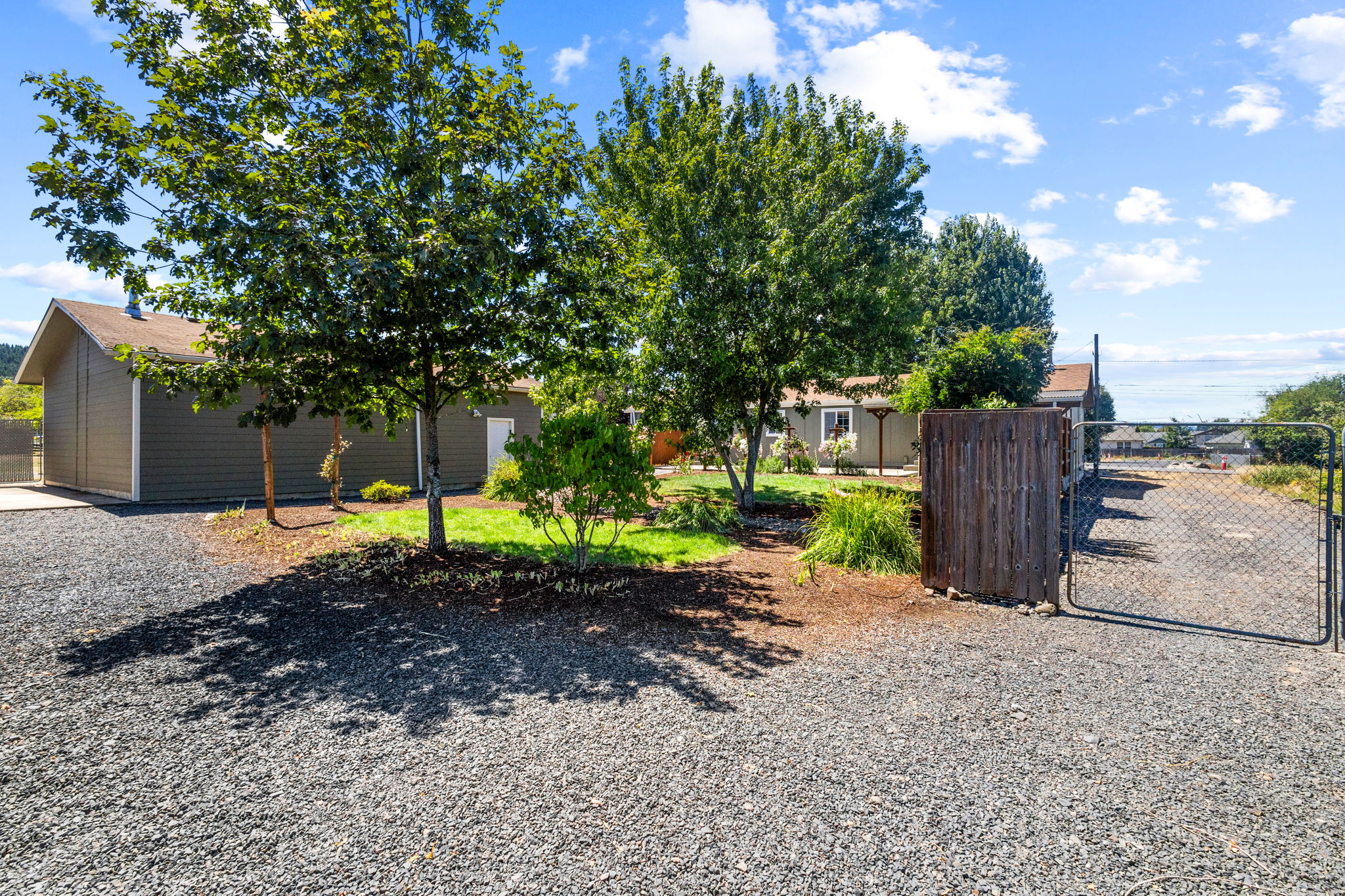 1221 47th Ave 33