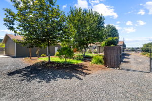 1221 47th Ave 33