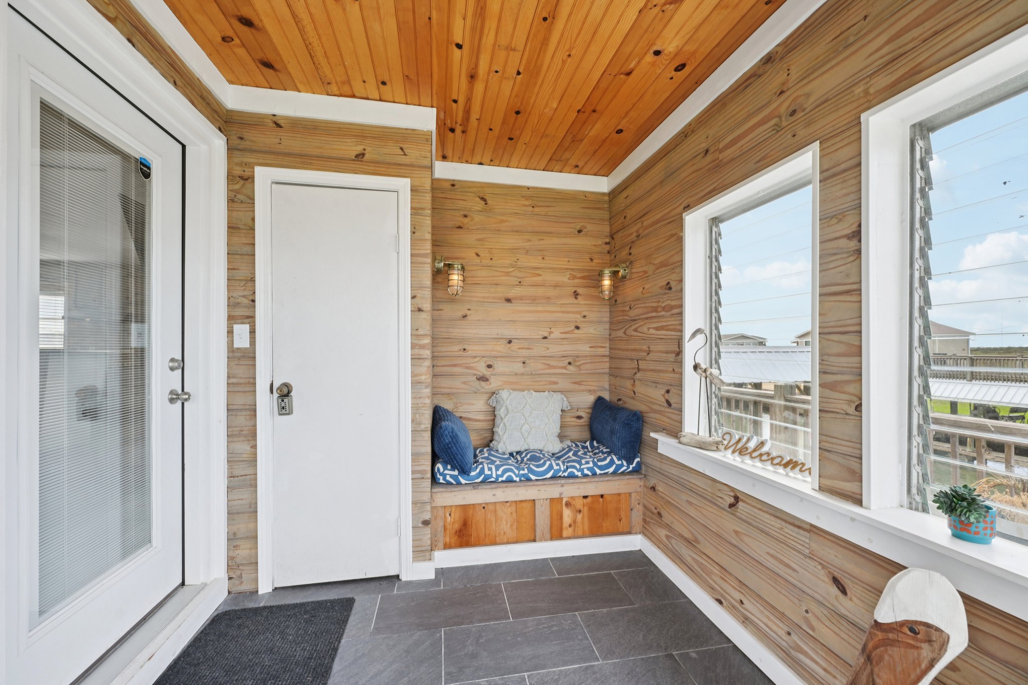 Bay St-S2310-008.jpg