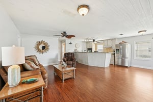 Bay St-S2310-009.jpg