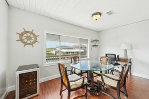 Bay St-S2310-013.jpg