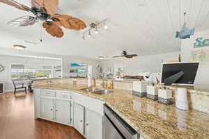 Bay St-S2310-020.jpg