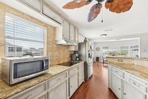 Bay St-S2310-022.jpg