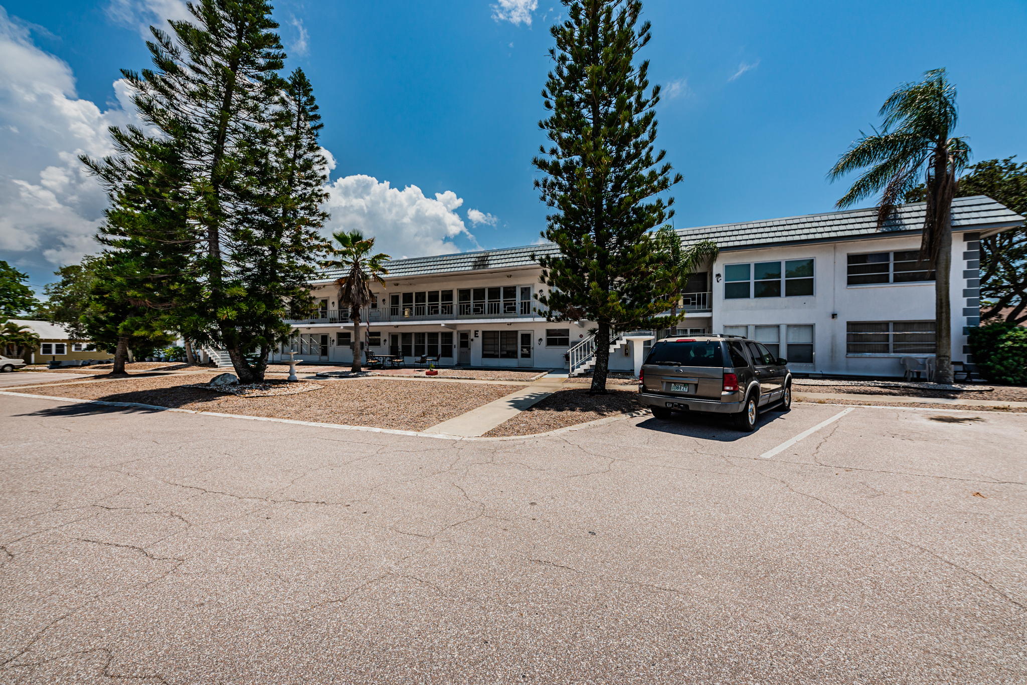 1221 Drew St, Clearwater, FL 33755 YourDigitalPro, Inc