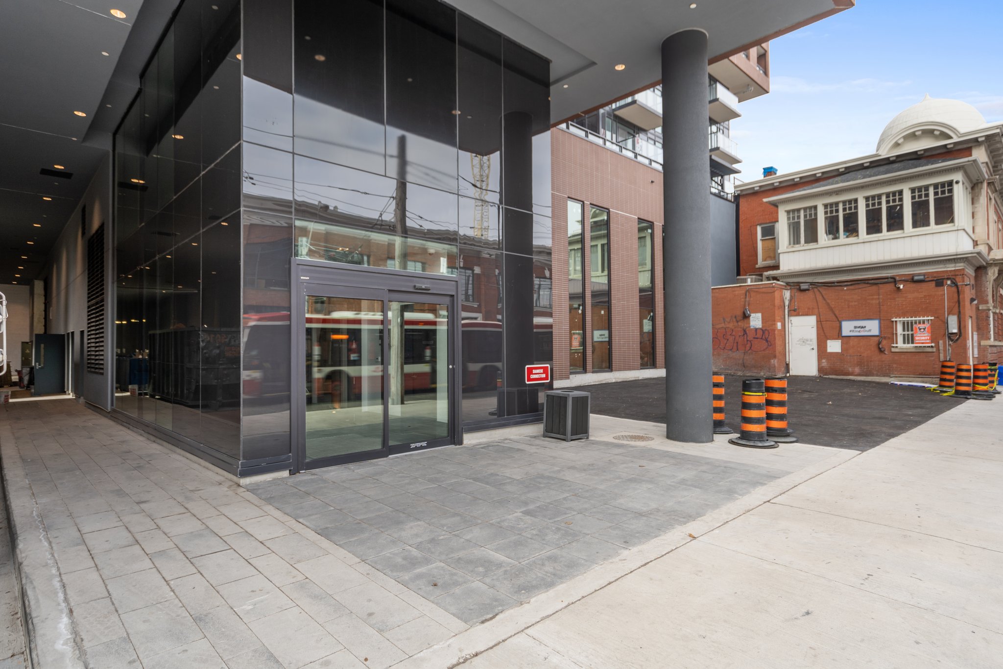 1221 King St W Unit 214 Toronto, ON M6K 1G3
