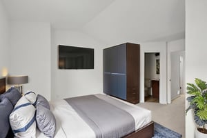 004 virtually staged.jpeg