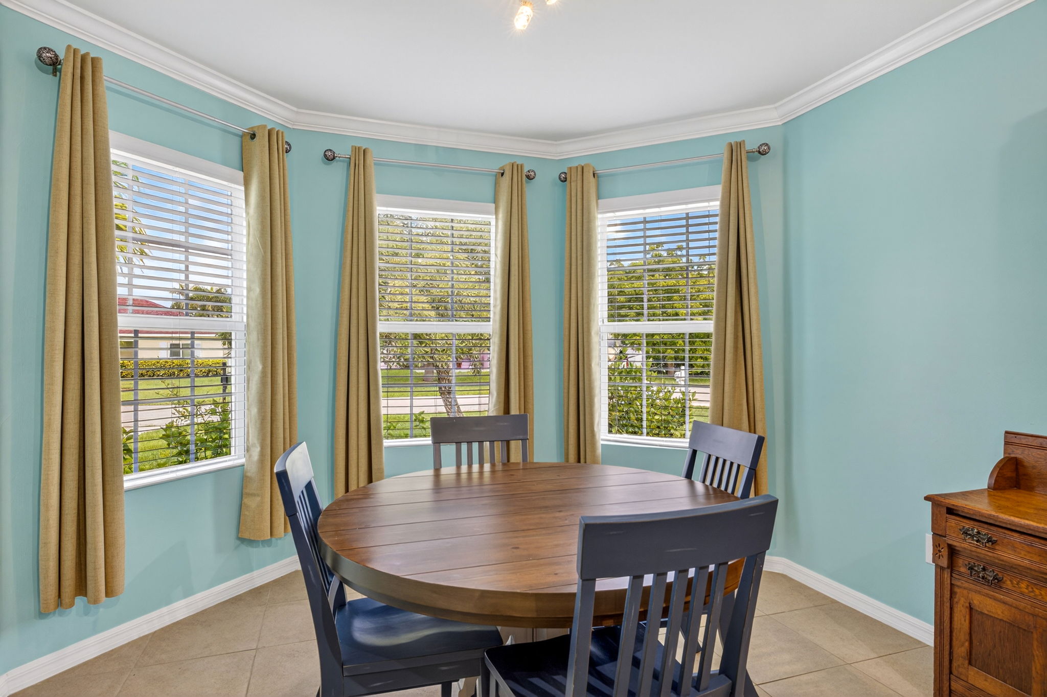 Breakfast Nook 1 of 3