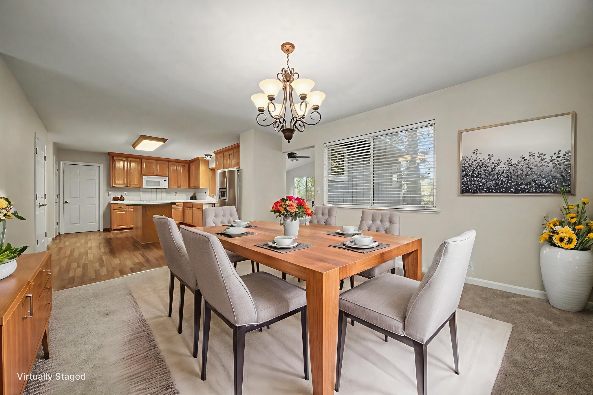 DSC03924 virtually staged.jpeg