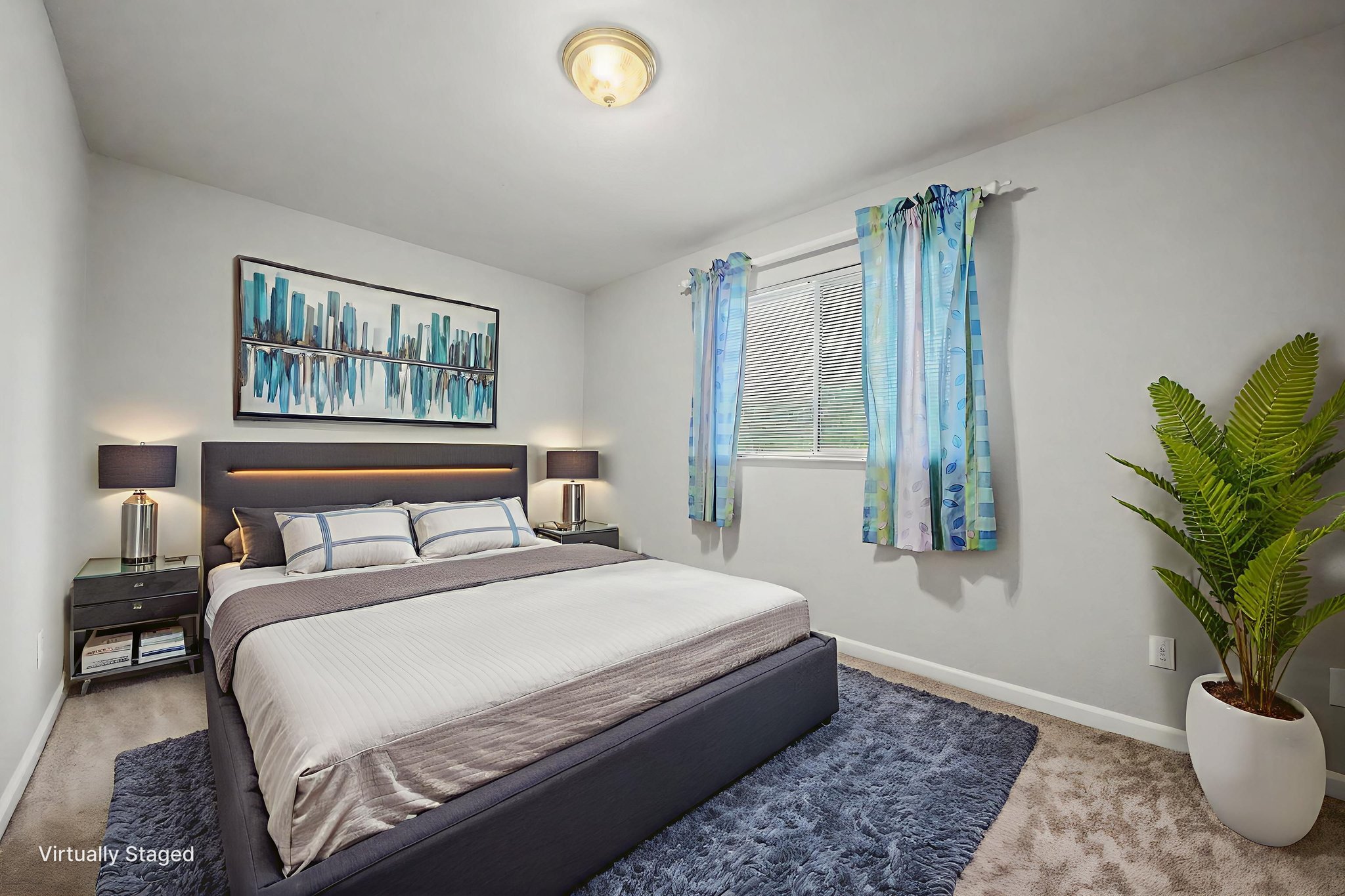 DSC03978 virtually staged.jpeg