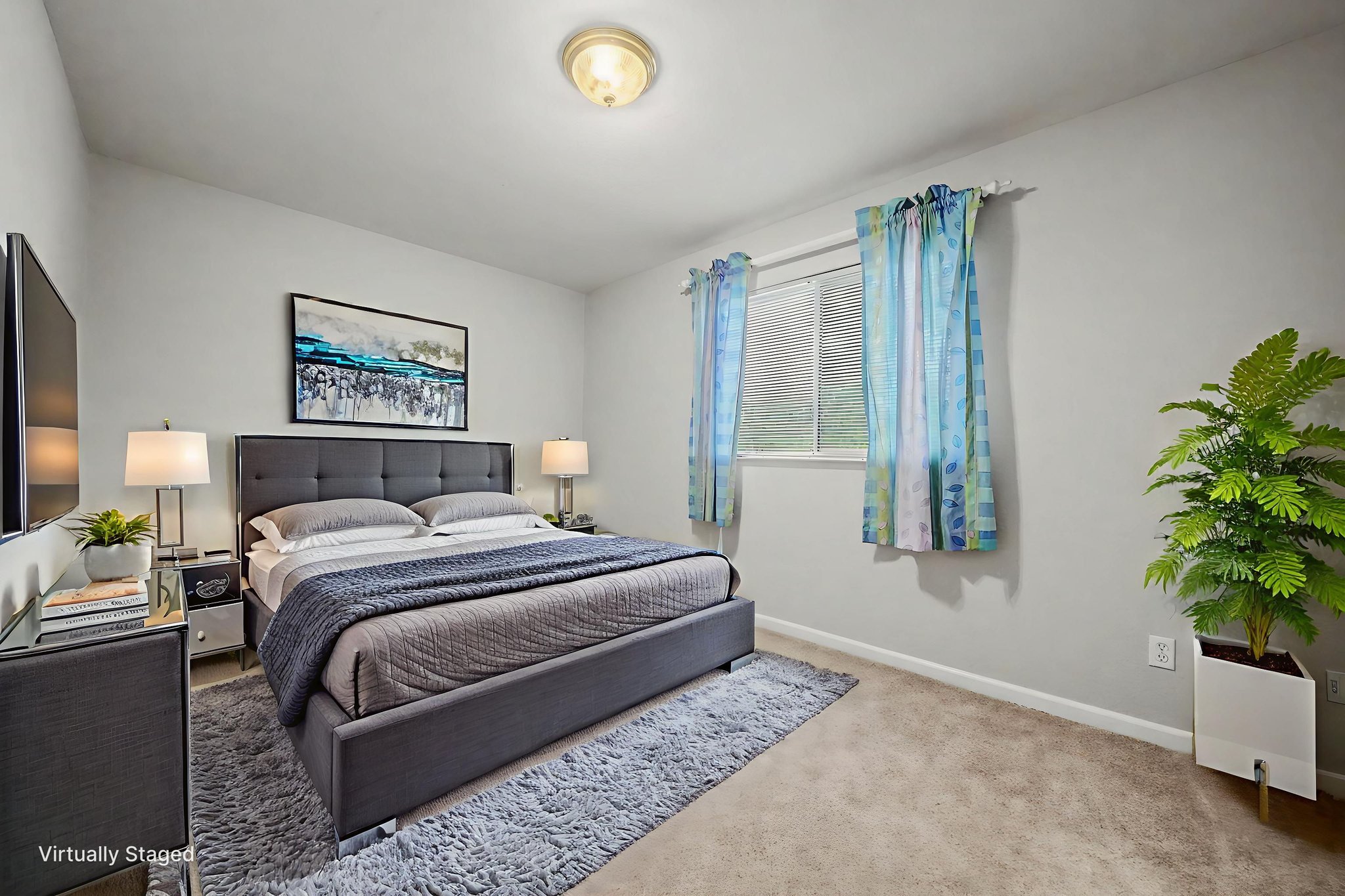 DSC03978 virtually staged.jpeg