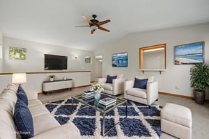 DSC03942 virtually staged.jpeg