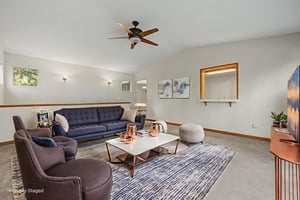 DSC03942 virtually staged.jpeg