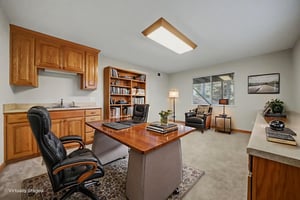 DSC03954 virtually staged.jpeg