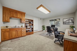 DSC03954 virtually staged.jpeg