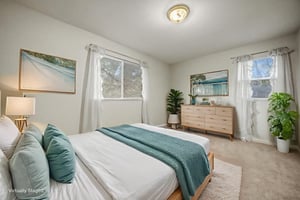 DSC03984 virtually staged.jpeg