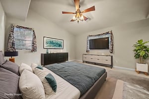 DSC03990 virtually staged.jpeg