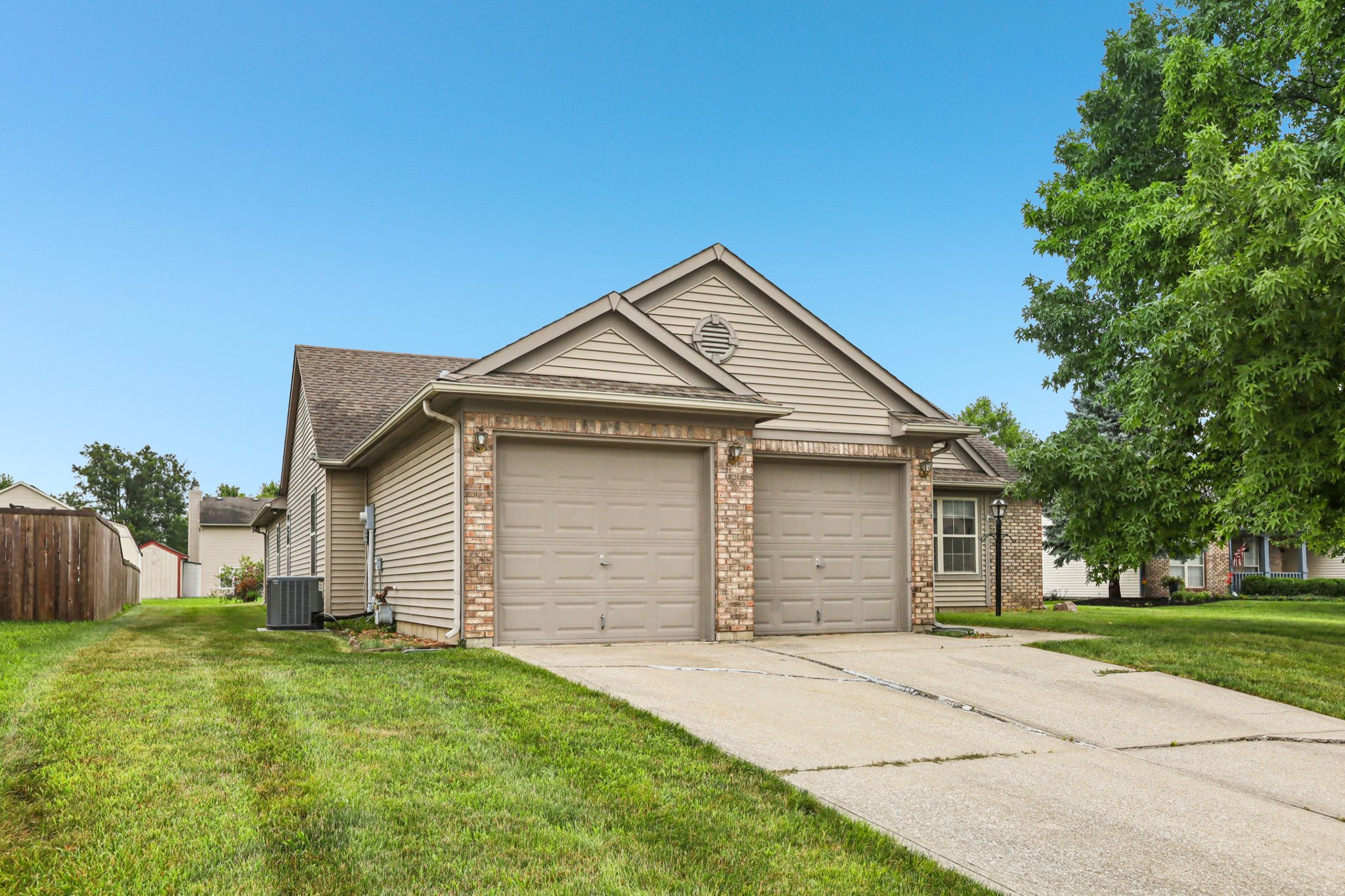 Laurelwood Ct-S0108-002.jpg