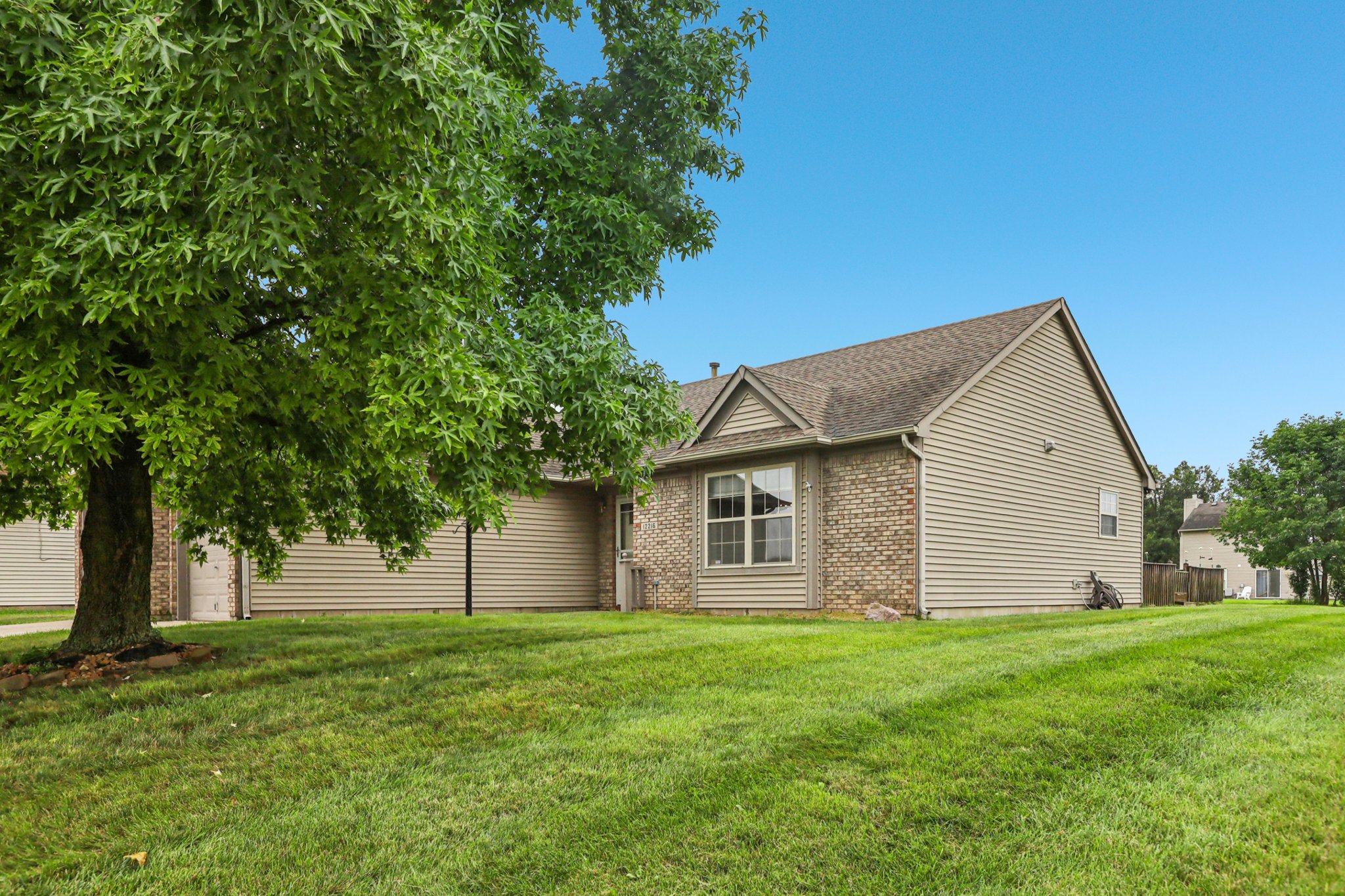 Laurelwood Ct-S0108-003.jpg