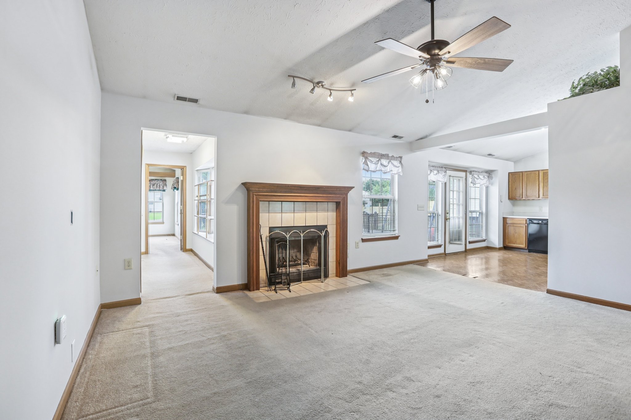 Laurelwood Ct-S0108-008.jpg