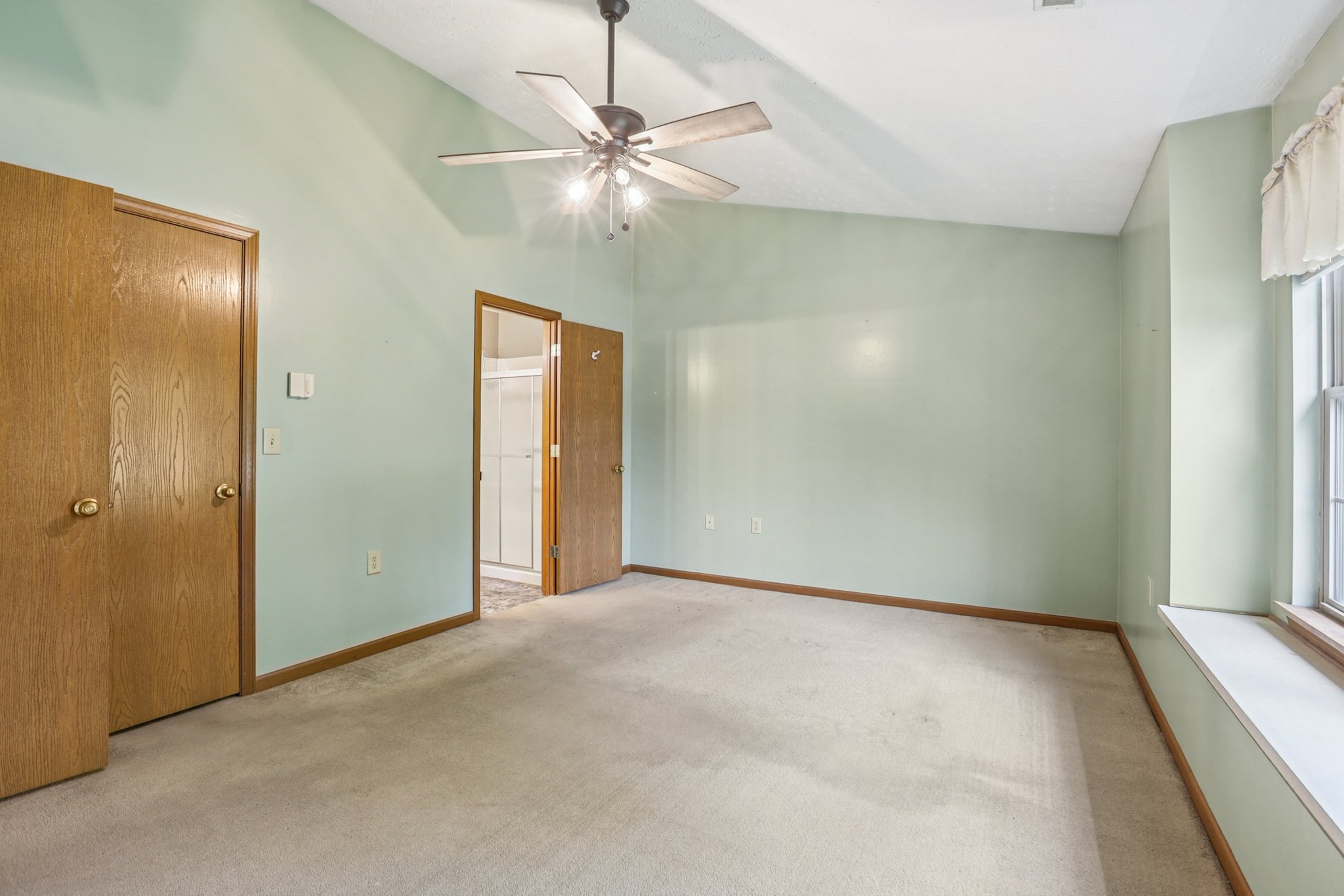 Laurelwood Ct-S0108-014.jpg