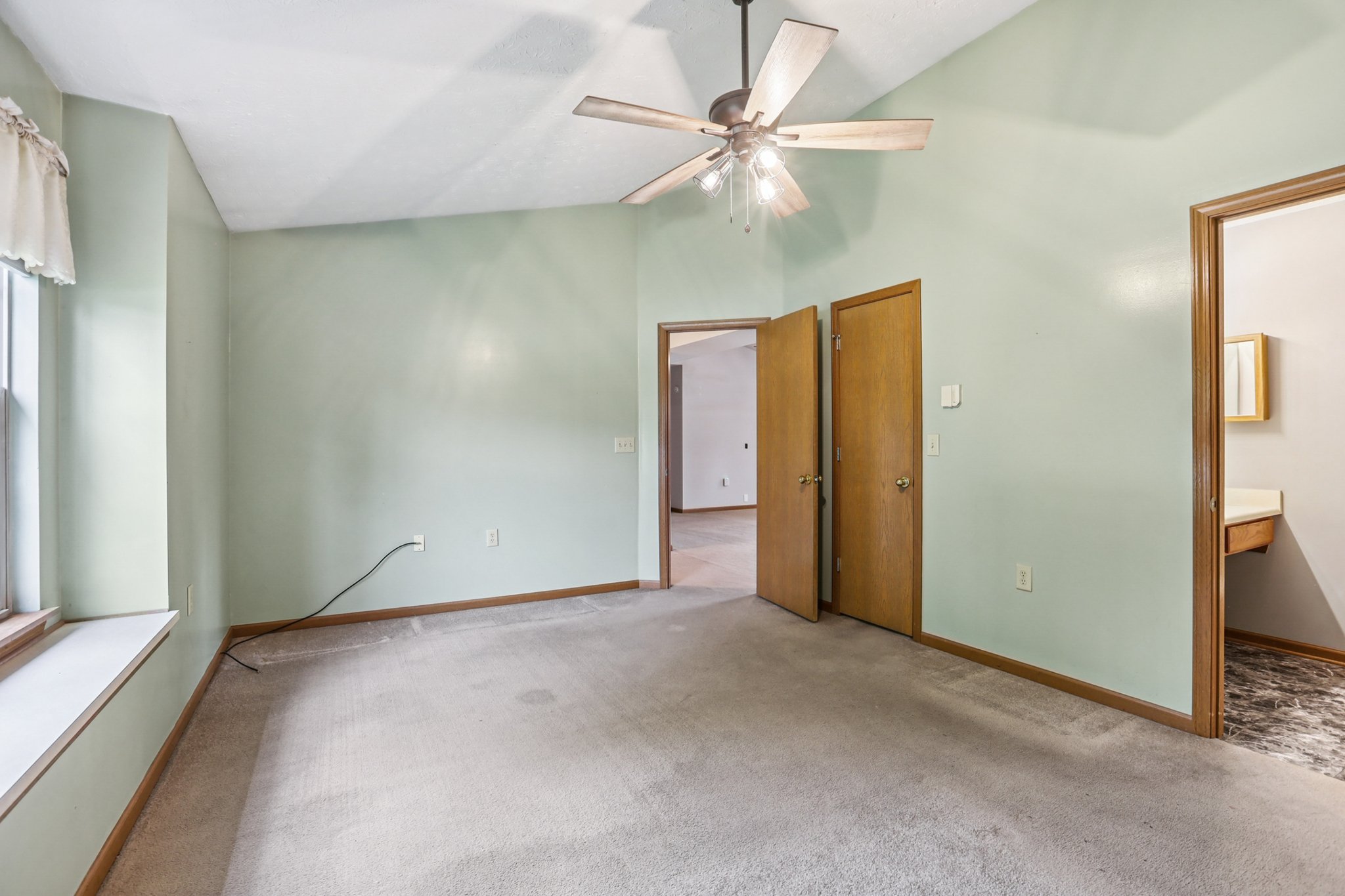 Laurelwood Ct-S0108-015.jpg