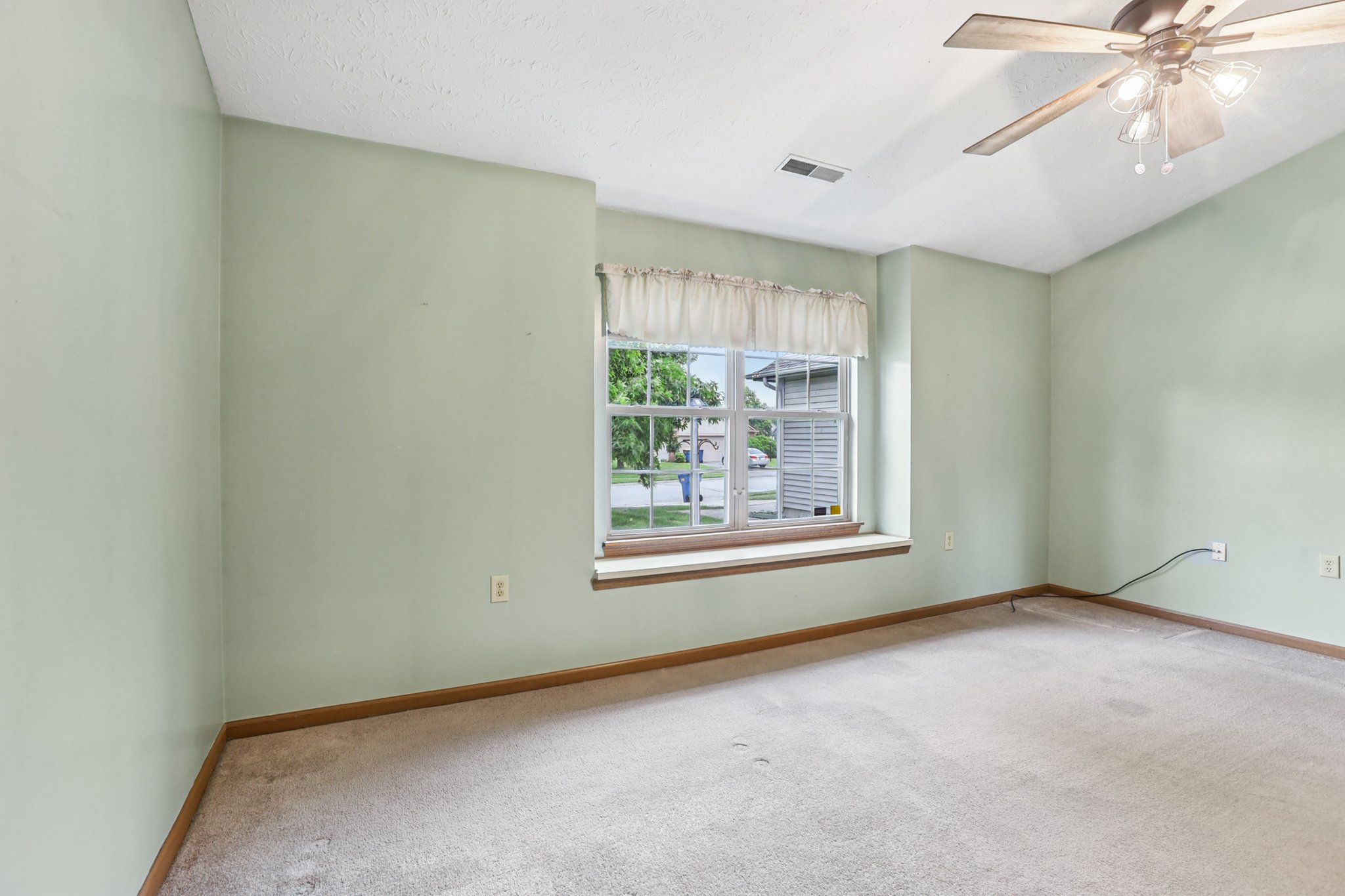 Laurelwood Ct-S0108-016.jpg