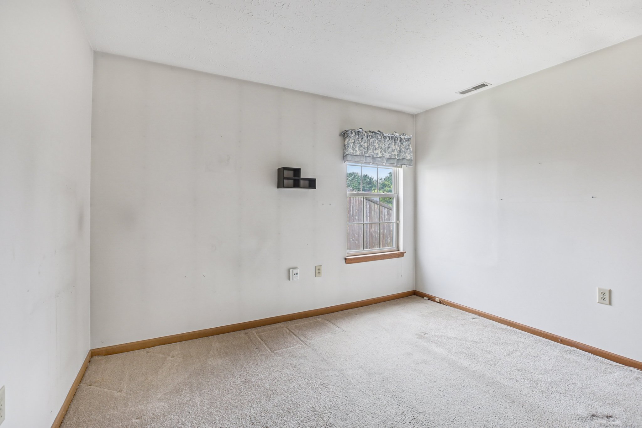 Laurelwood Ct-S0108-022.jpg