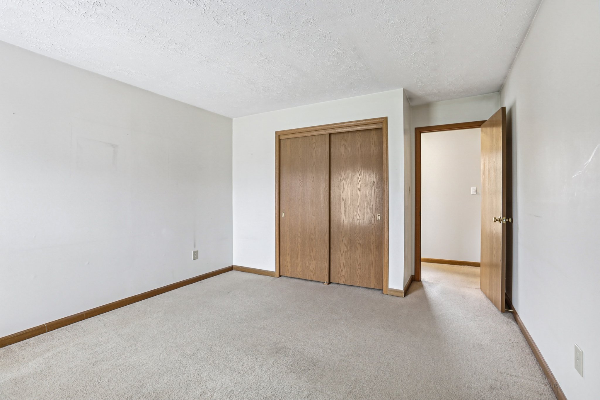 Laurelwood Ct-S0108-026.jpg