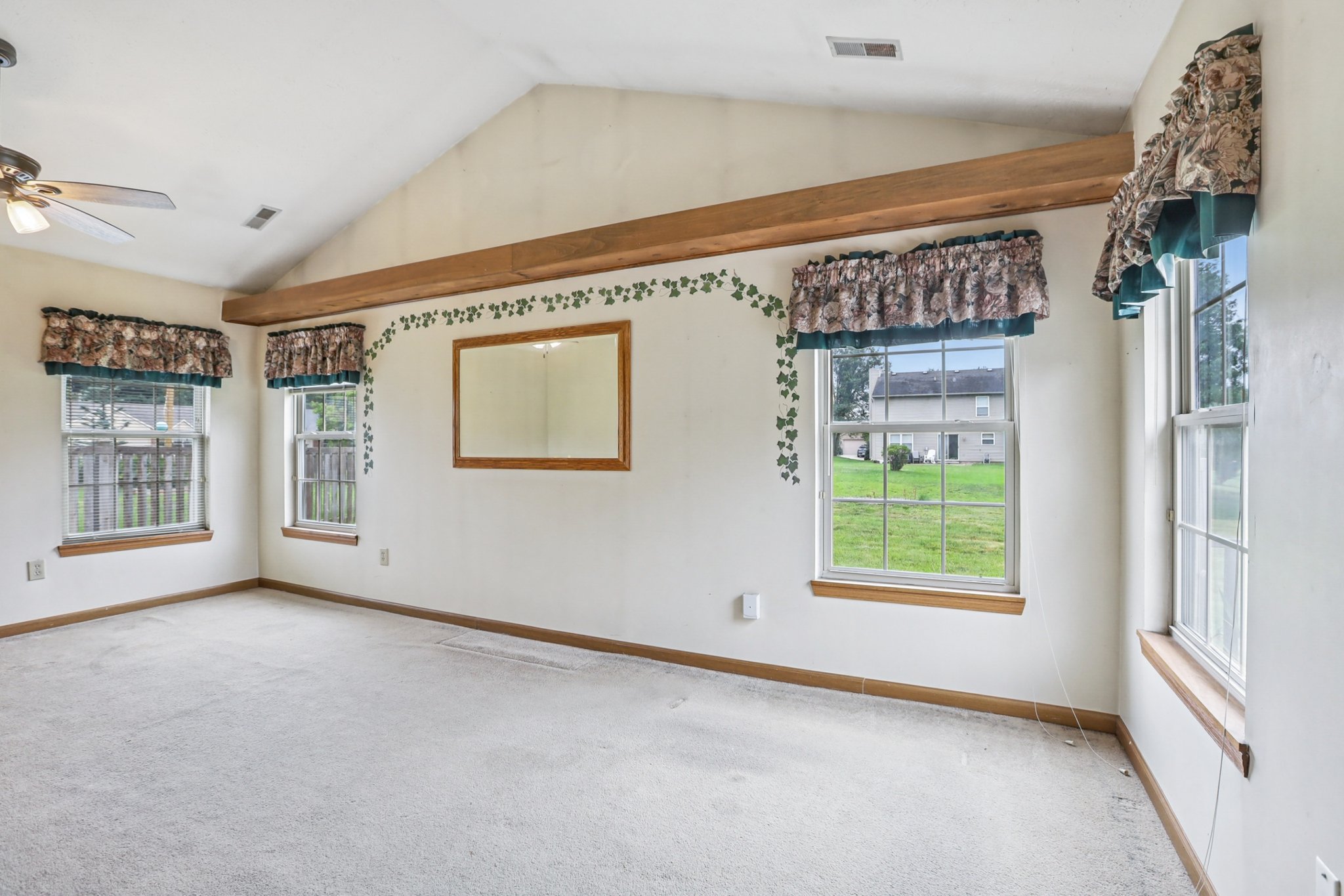 Laurelwood Ct-S0108-028.jpg