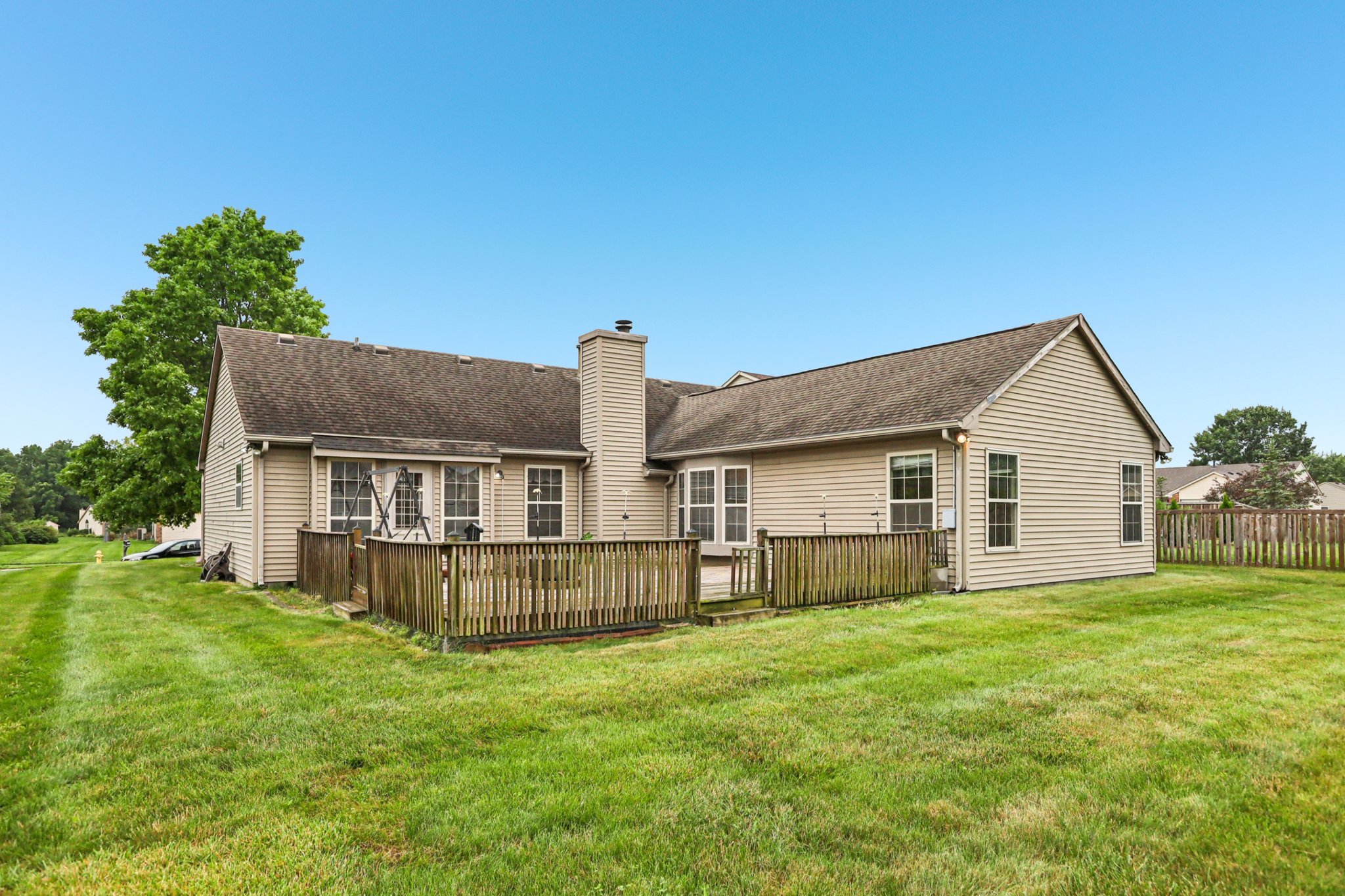 Laurelwood Ct-S0108-035.jpg