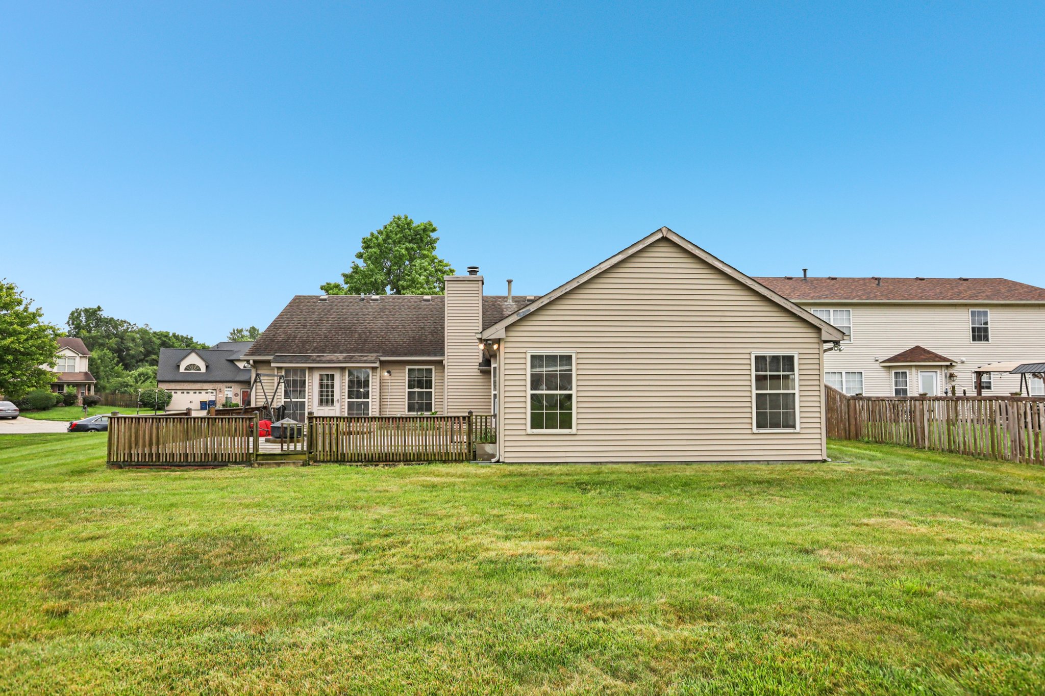 Laurelwood Ct-S0108-036.jpg