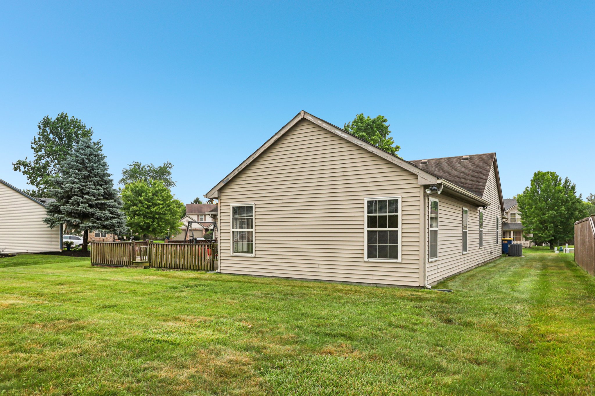 Laurelwood Ct-S0108-037.jpg