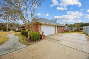 Driveway/Garage