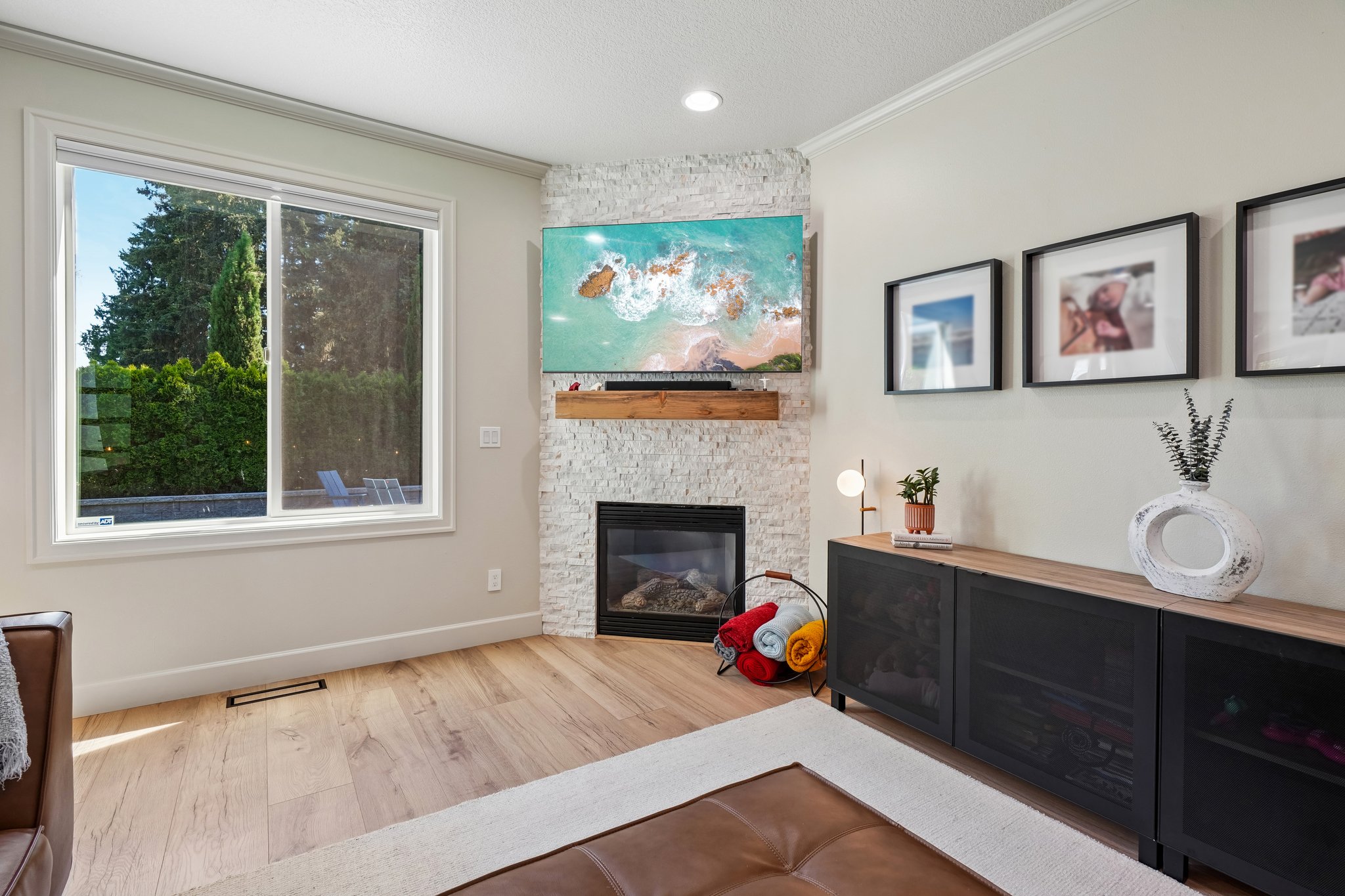 NE 104th St-S1905-015.jpg