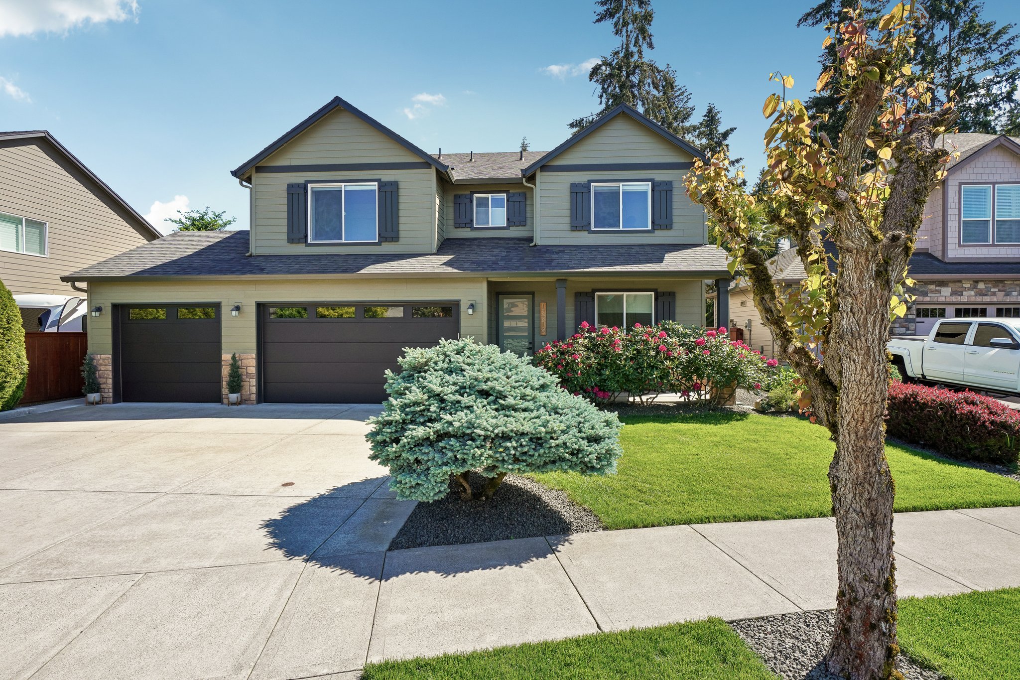 NE 104th St-S1905-004r.jpg
