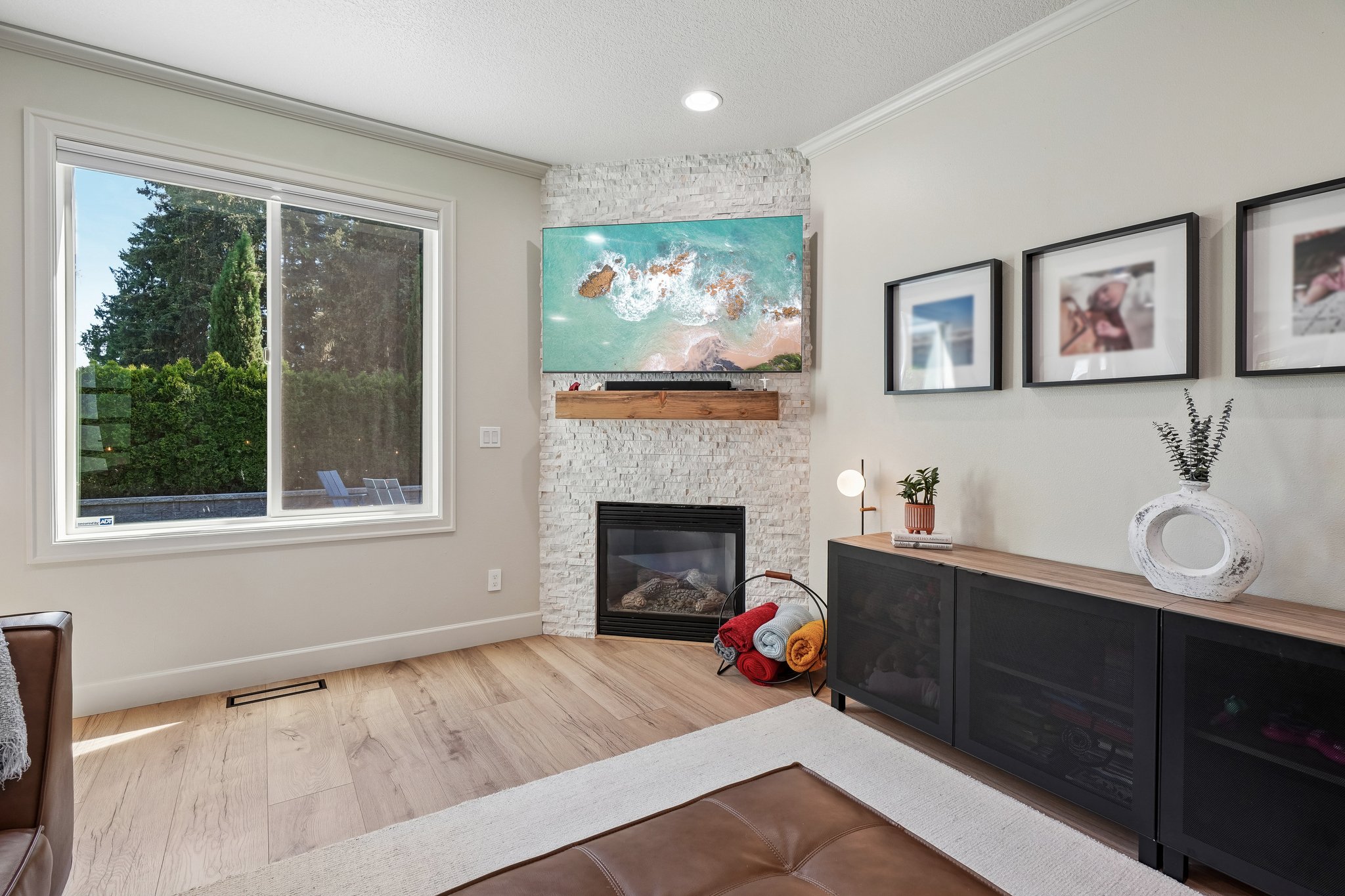 NE 104th St-S1905-015r.jpg
