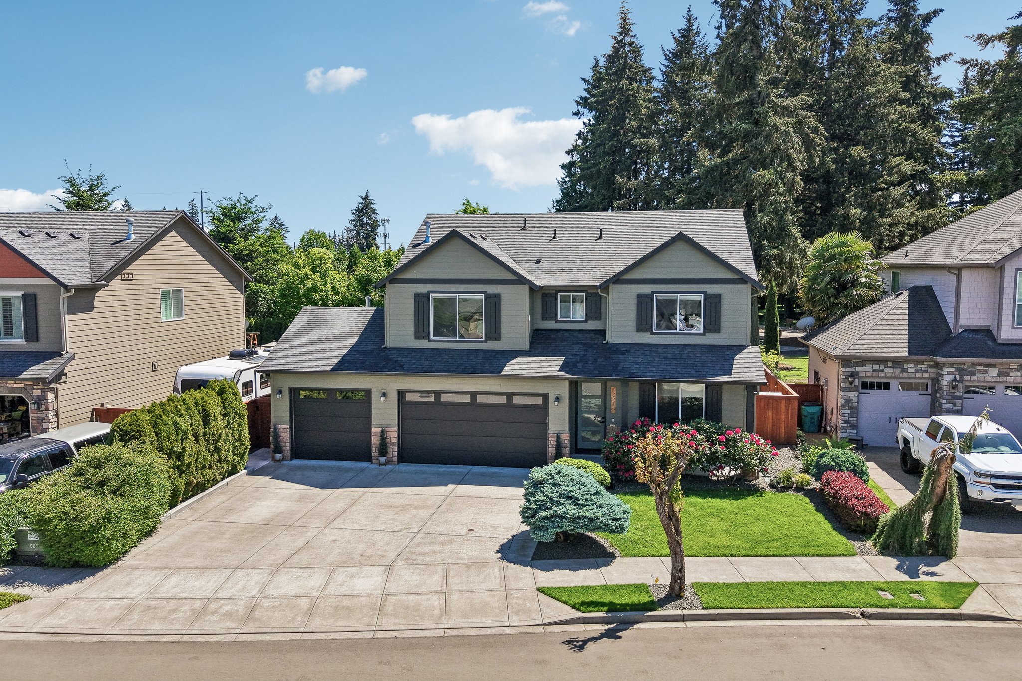 NE 104th St-S1905-083r.jpg
