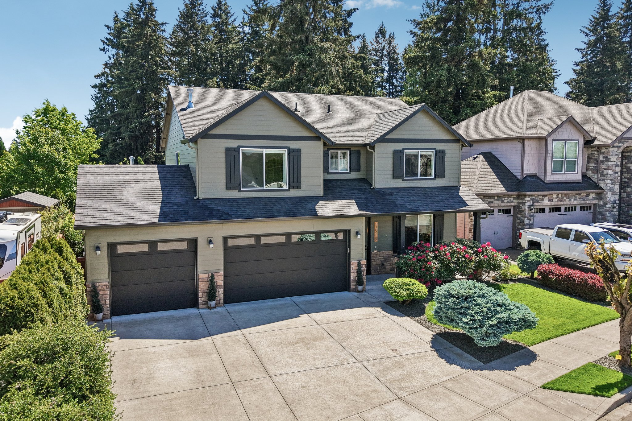 NE 104th St-S1905-084r.jpg