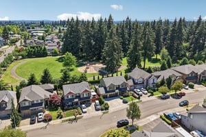 NE 104th St-S1905-093r.jpg
